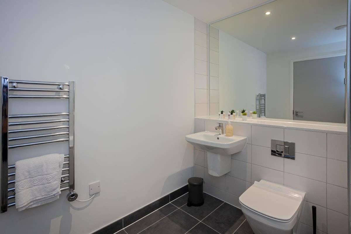 Spacious 2 Bed Apartment in Central Mánchester Exterior foto